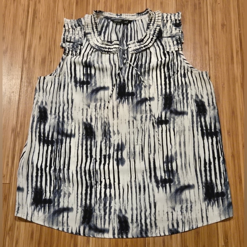 NWOT Simply Vera Sleeveless Patterned Top